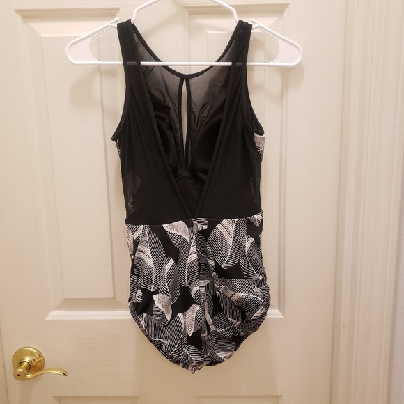 Time and Tru Black and White One Piece Swi… - Picture 4 of 4